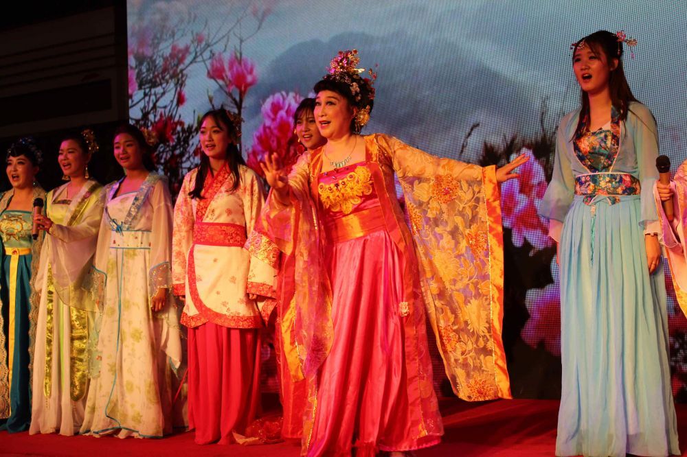 王苏芬表演