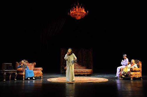 人艺话剧《莲花》现场剧照 第三幕：众人在万国酒店总统套房