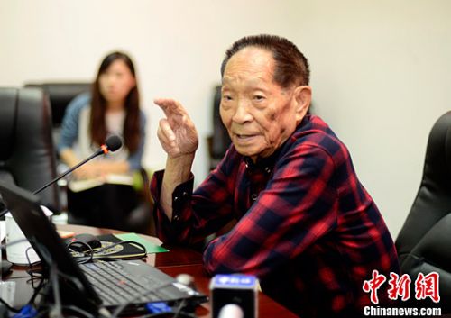 袁隆平向外媒首发杂交稻最新研究成果回应质疑