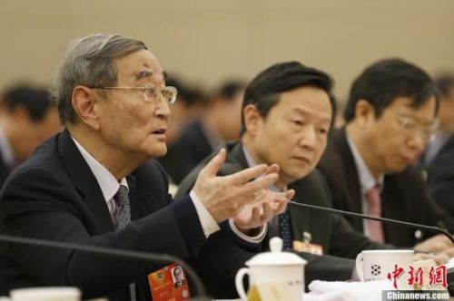  资料图：厉以宁。中新社发 盛佳鹏 摄 
