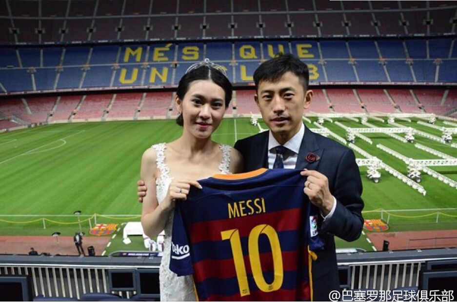 2014年3月，他在诺坎普向她求婚，为她戴上婚戒并誓言回来这里礼成。春夏秋冬四季更迭，当地时间2015年10月27日，诺坎普见证了有情人终成眷属。