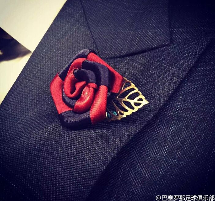 2014年3月，他在诺坎普向她求婚，为她戴上婚戒并誓言回来这里礼成。春夏秋冬四季更迭，当地时间2015年10月27日，诺坎普见证了有情人终成眷属。