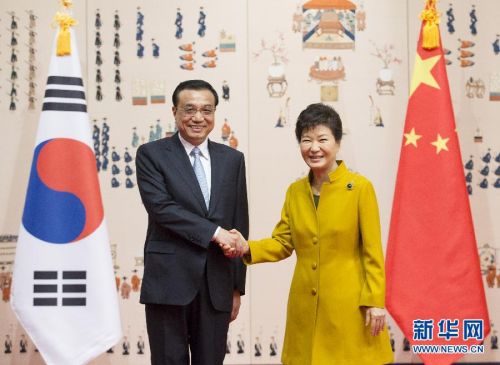 10月31日，国务院总理李克强在首尔青瓦台同韩国总统朴槿惠举行会谈。 新华社记者黄敬文摄