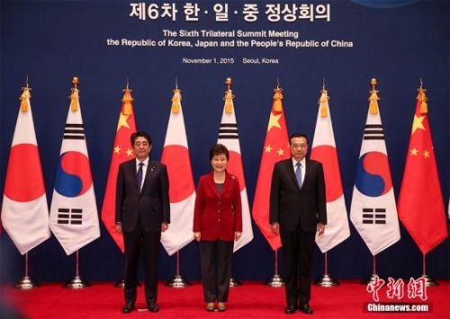 11月1日，中国国务院总理李克强出席在韩国首尔举行的第六次中日韩领导人会议。这是中日韩领导人会议时隔三年半后重启 。 中新社记者 刘震 摄 