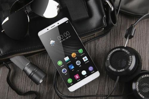 越大越流畅 3GB内存起步手机汇总(3)-千龙网·