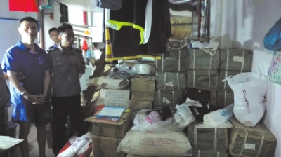 警方带项逢选指认现场。警方供图