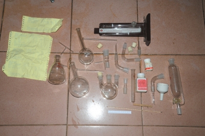 张六毛制造炸药的仪器。