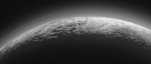 NASA公布冥王星新3D图像 大范围薄雾如冰雪仙境