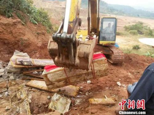 广东惠州发现明朝官墓 完整干尸身着官服(图)