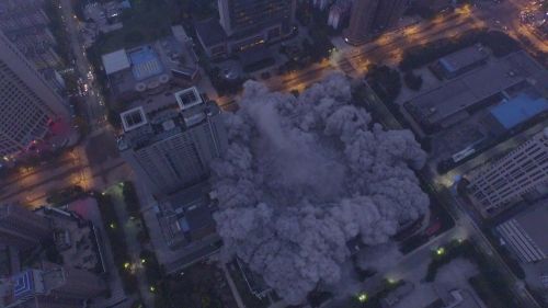 西安一座高118米高楼成功实施爆破【3】