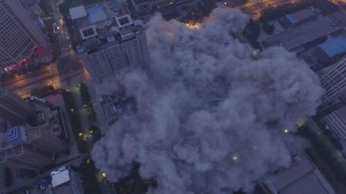 西安一座高118米高楼成功实施爆破【4】