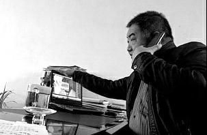 陕西一 官员上班看电视剧  被质问后怒吼滚出去