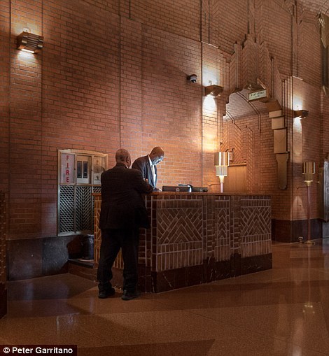 互联网的地下秘密:全球数据交换中心什么样-千