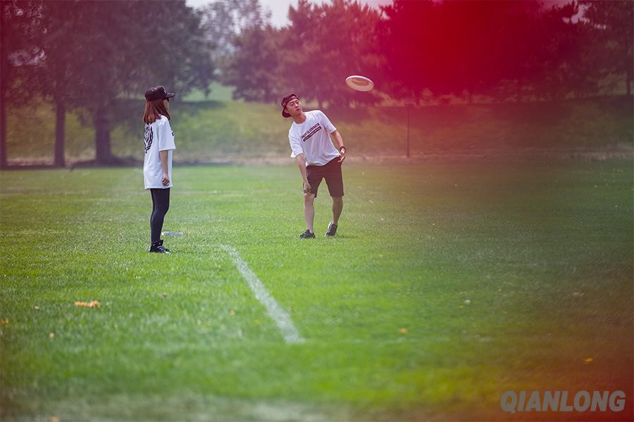 [新活法·图像故事]胡同里的飞盘手-千龙网·中