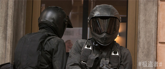 《极盗者》拍摄中遇雪崩 全员撤退无惧 狗带 -