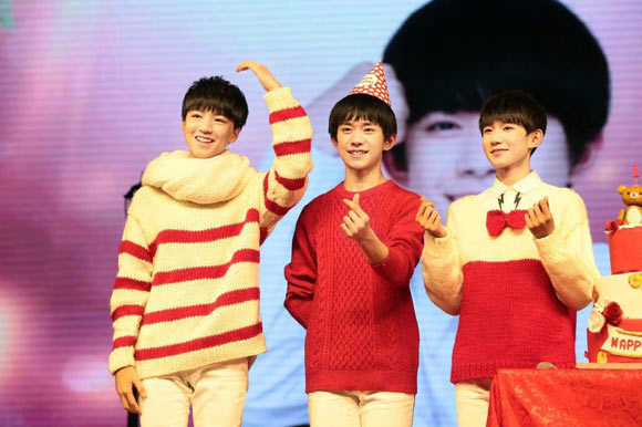 TFBOYS易烊千玺15岁生日会 为粉丝打造玫瑰