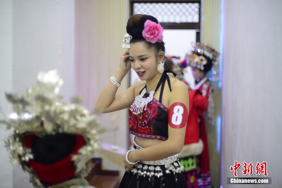 探访凤凰“最美苗家姑娘”后台 苗家人清纯靓丽