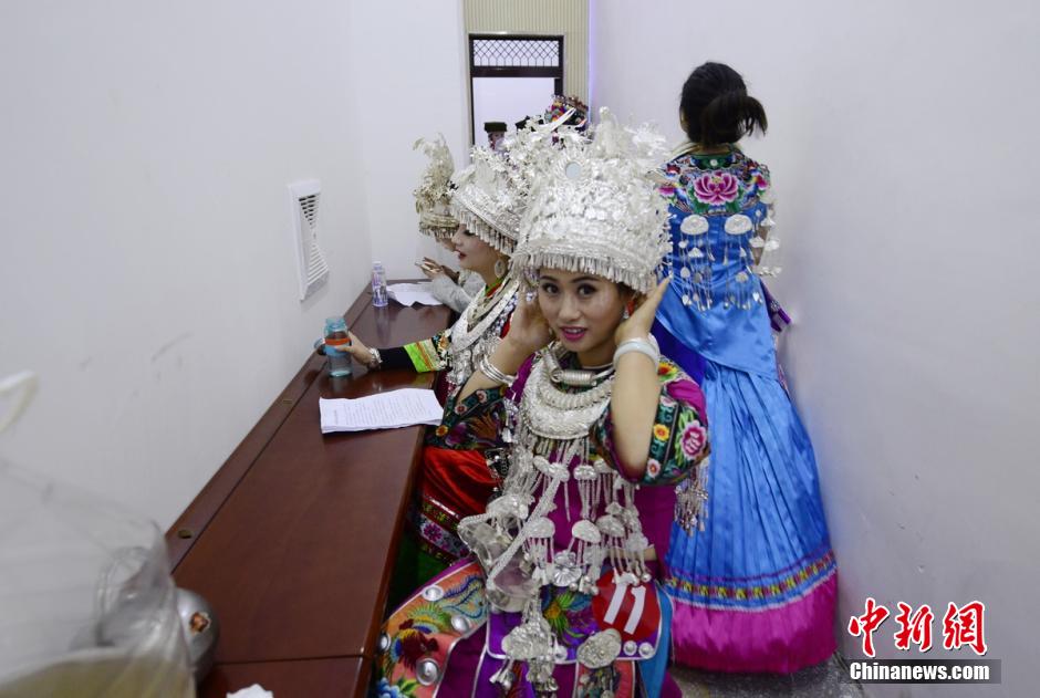 探访凤凰“最美苗家姑娘”后台 苗家人清纯靓丽