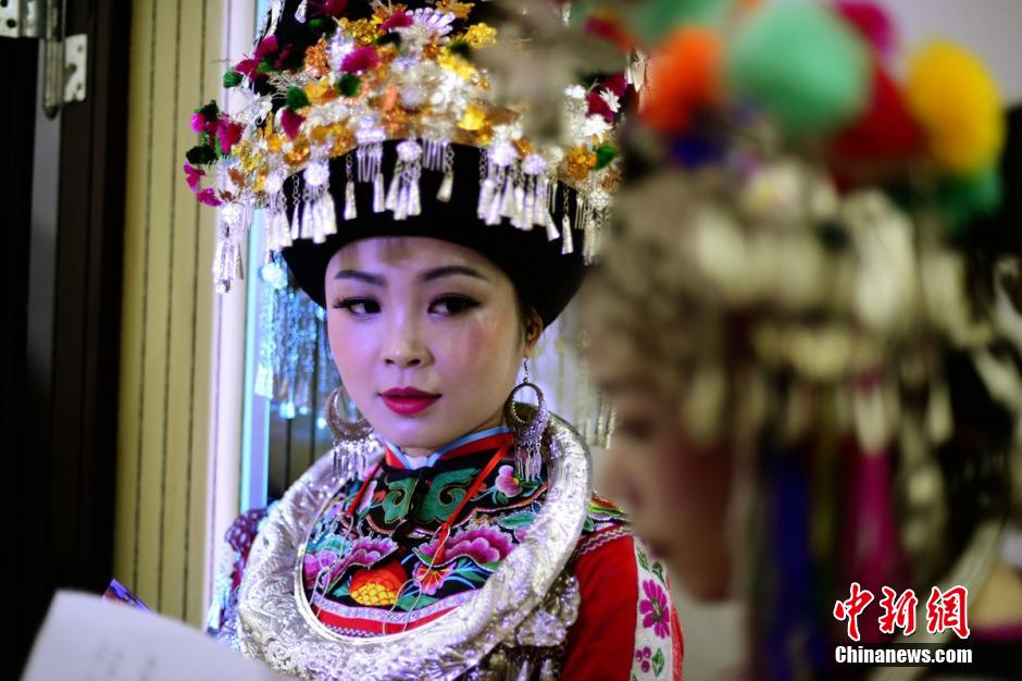 探访凤凰“最美苗家姑娘”后台 苗家人清纯靓丽