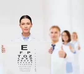 流言揭秘：眼镜戴久了，眼睛会变形？