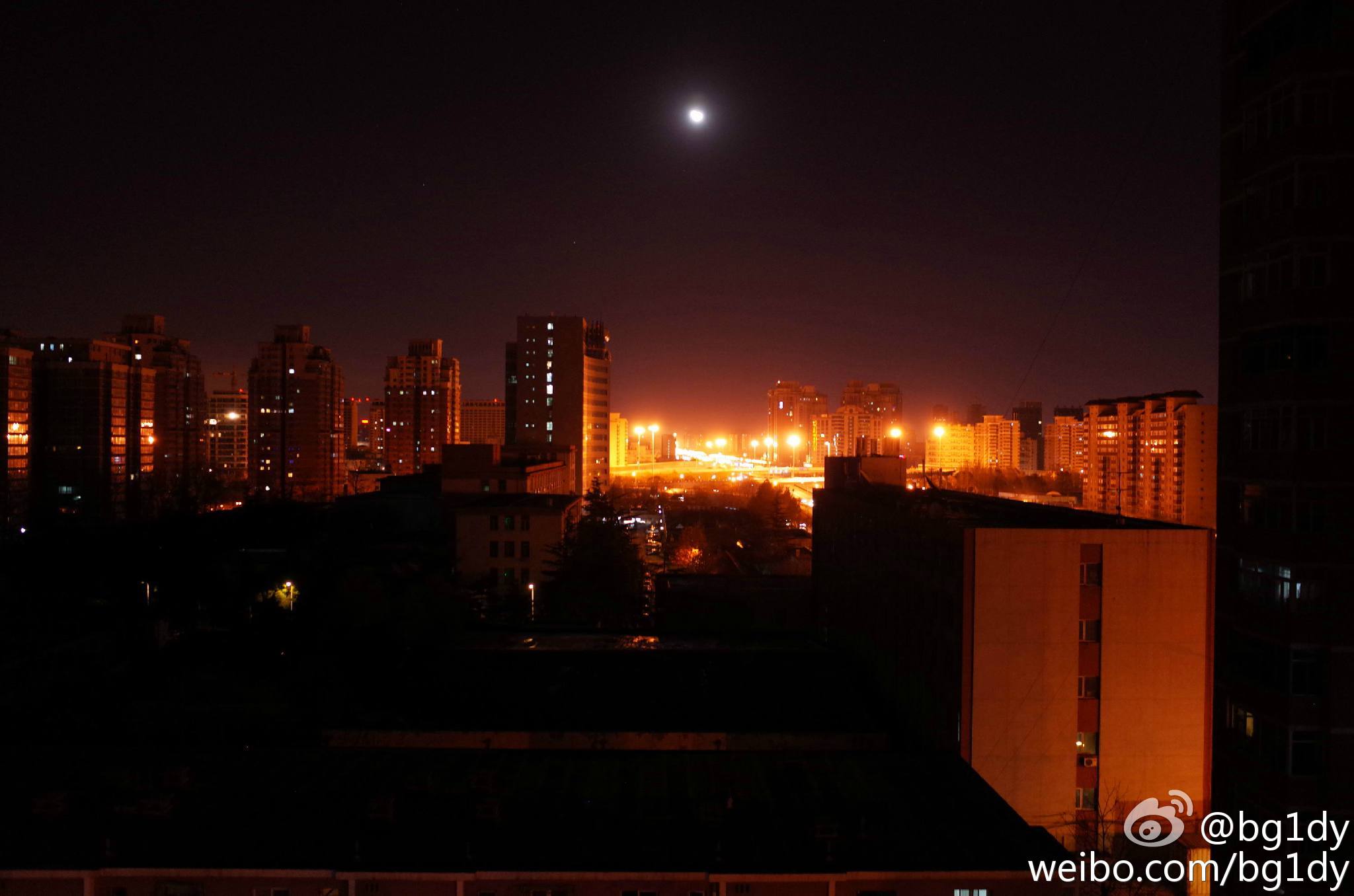 网友晒北京雾霾消散后的夜空