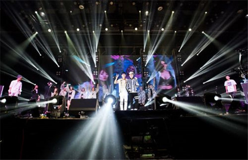 今天玩什么APP 带歌迷观苏醒柯有伦电音战(4