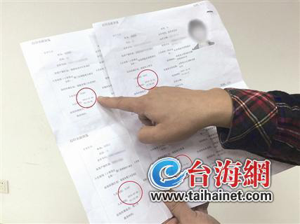 男子银行门口举牌称老婆被行长勾引开房（资料图）