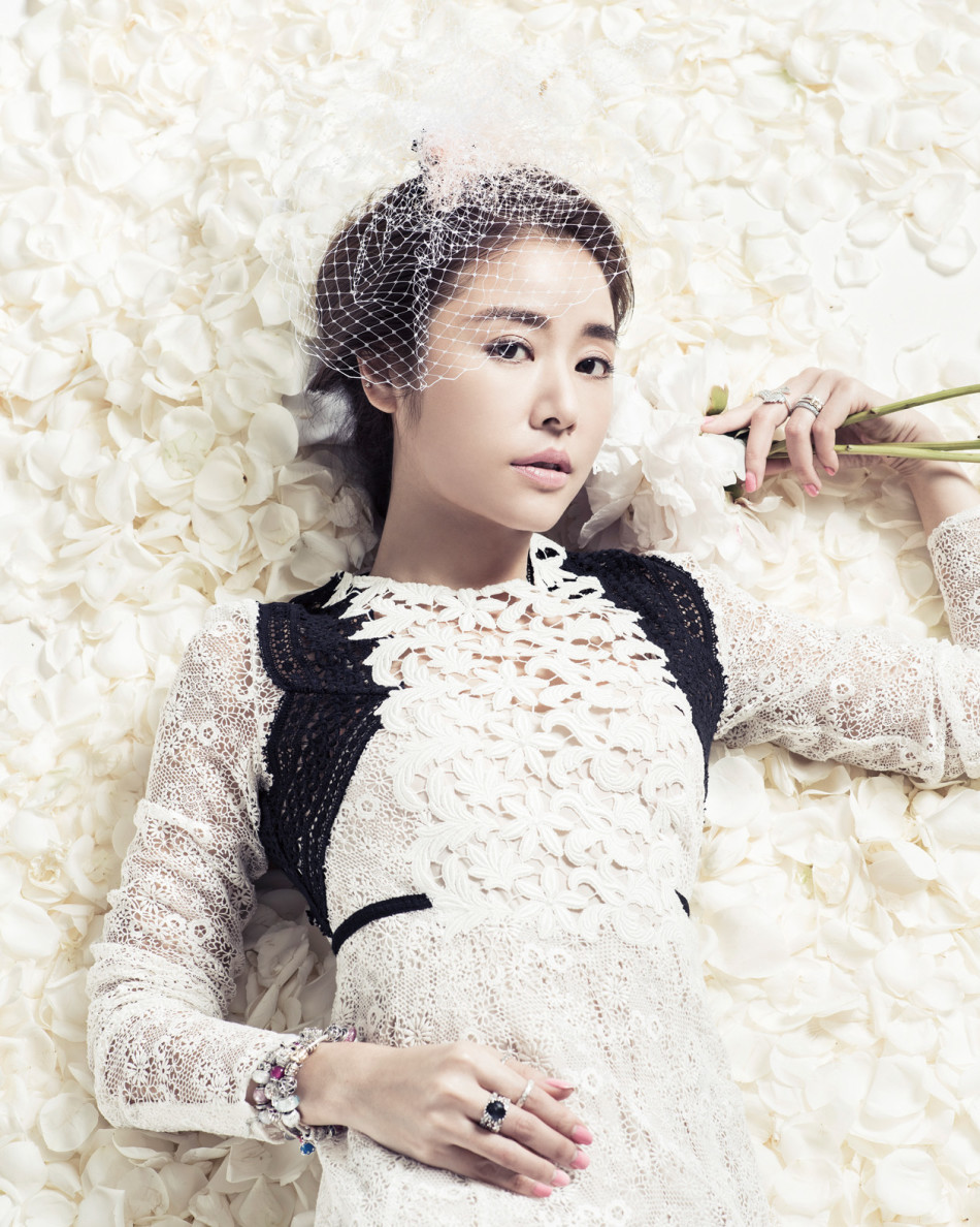 林心如再登杂志封面 徜徉花海浪漫唯美(3)-千龙