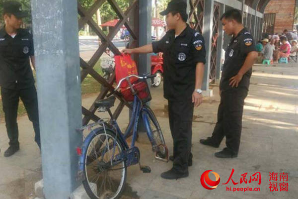 三亚城管扣车现场（三亚城管供图）.