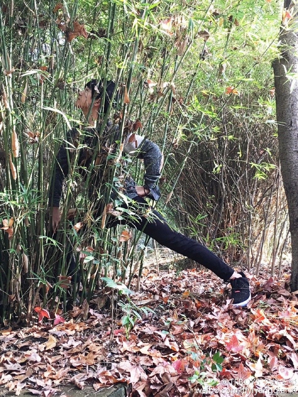 TFBOYS易烊千玺晒搞笑巡山照 小鲜肉画风变