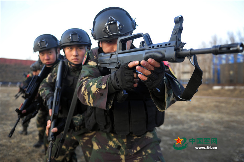 38军特种兵亮相 头盔很时髦-千龙网·中国首都
