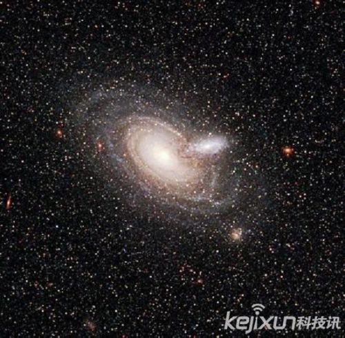 宇宙最美丽星系：大螺旋星系异常迷人