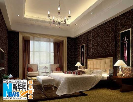据台湾媒体报道，2015年4月6日，有网友晒出一组胡兵上某日本节目的截图，节目里讲到最近去日本旅游的中国人很多，一位接受采访的大妈买了一共200万日元(约10万人民币)的东西。不过，随后该节目中称大妈其实不是真正有钱人，中国真正有钱人的代表是像胡兵，瞿颖以及CEO这类人。随后，该电视节目去胡兵豪宅采访，发现他家房子价格值十亿日元(5170万元)，装修费花费8000万日元(413万人民币)。