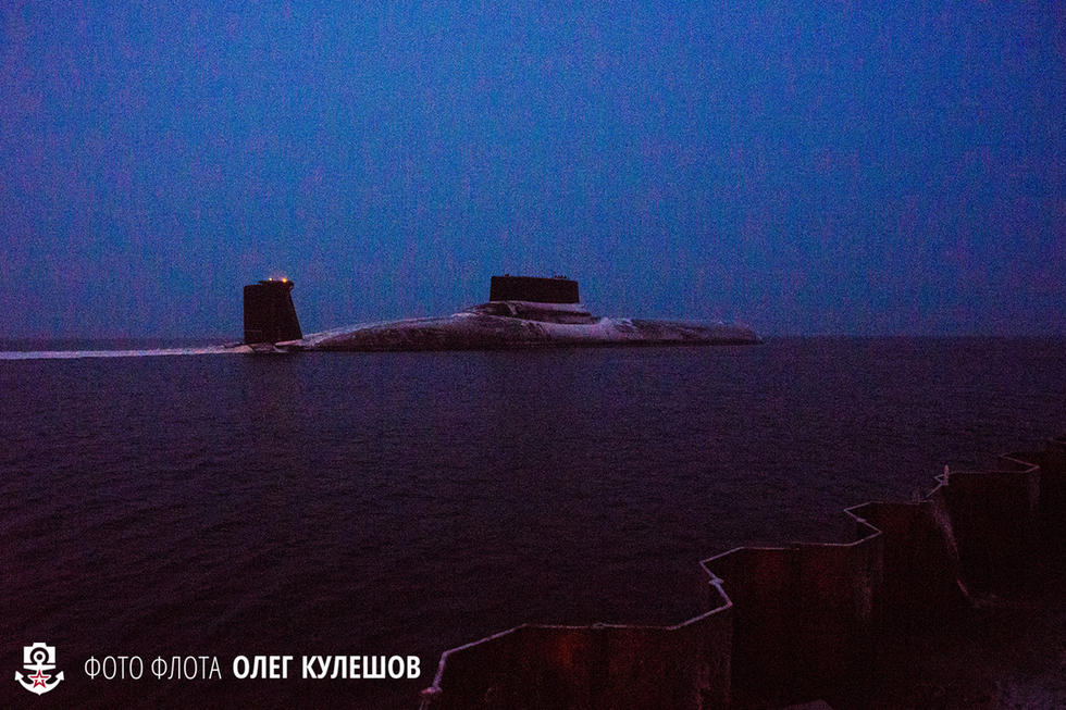 世界最大核潜艇台风级核震撼出海-千龙网·