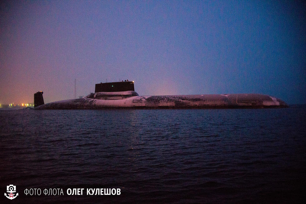 世界最大核潜艇台风级核震撼出海-千龙网·