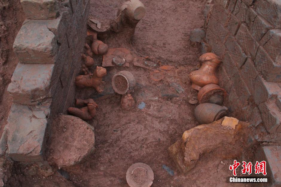 重庆城区发现东汉墓 两层墓室相隔一米跨越百年