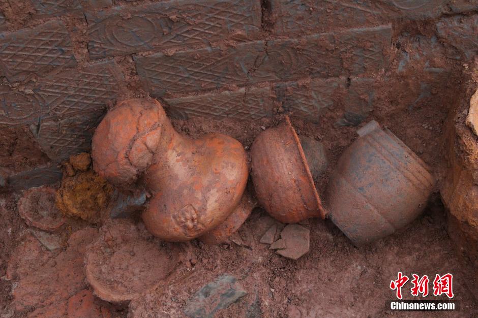 重庆城区发现东汉墓 两层墓室相隔一米跨越百年