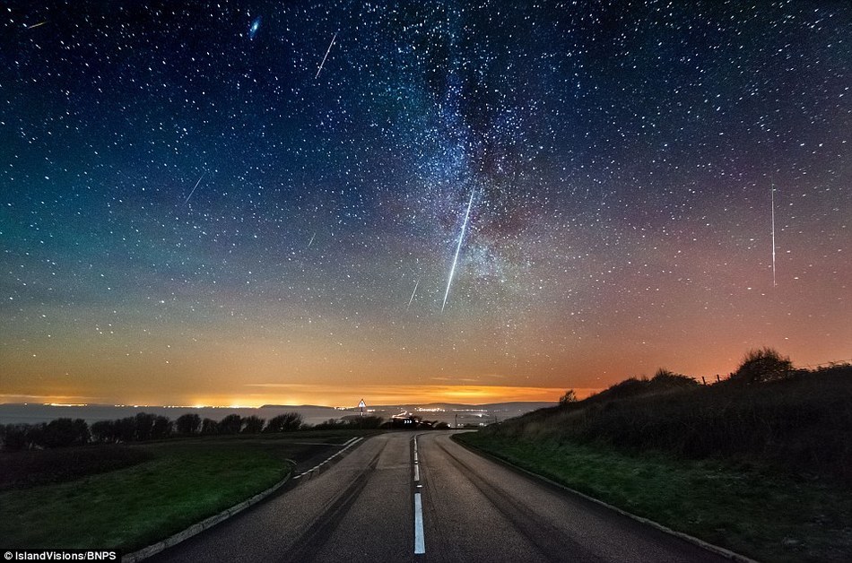 双子座流星雨光临地球壮观美景(组图)