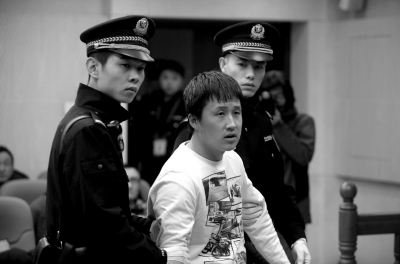 北京天宁寺桥闯卡司机被从轻处罚 判刑4年4个