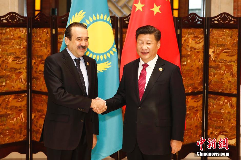 习近平会见哈萨克斯坦总理马西莫夫
