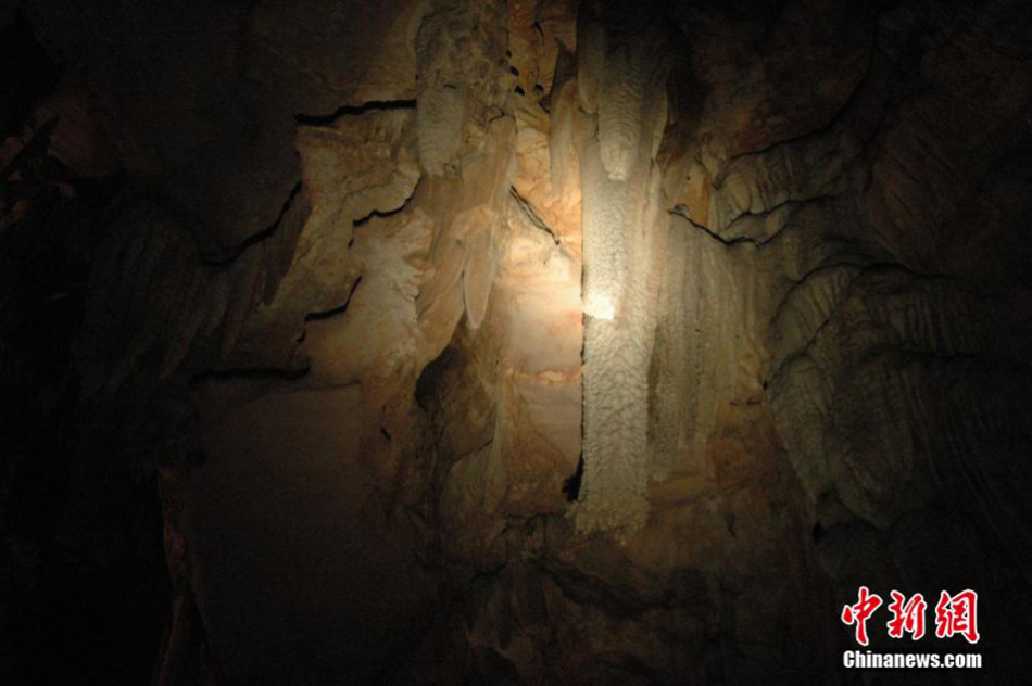 云南现罕见石花群 村民装防盗门保护