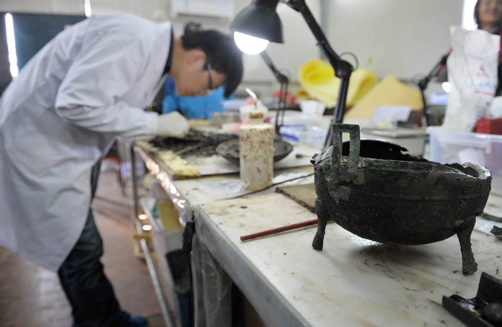 南昌:探访西汉大墓文物修复 触摸大汉风骨(2)-千