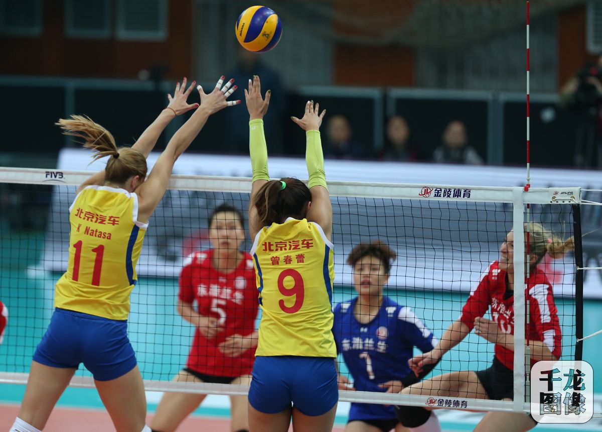 12月19日，女排联赛北汽女排主场3-0上海。图为双方比赛精彩瞬间。千龙网记者 戚连民摄