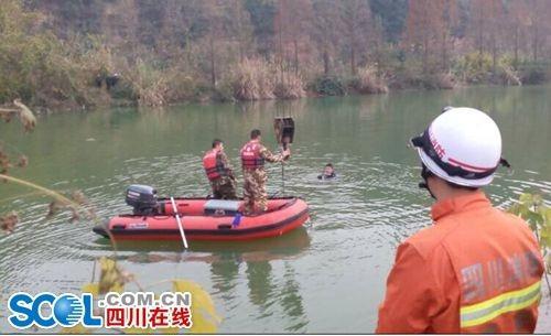  穿高跟鞋开车坠河 身亡 盘点新手女司机上路14