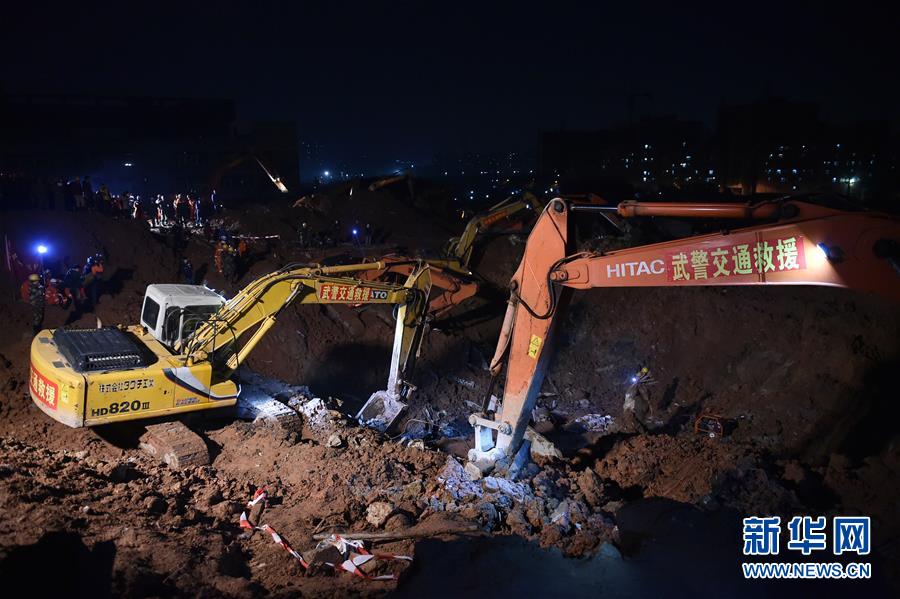 （新华全媒头条·深圳滑坡）（1）救援车源源不绝，救援人源源不断——深圳滑坡灾害救援处置36小时全景扫描
