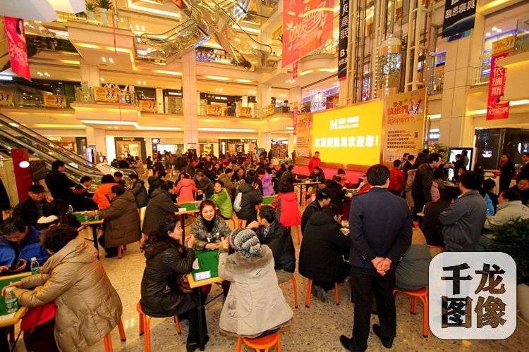 12月22日，2015北京市民姚记扑克大赛在红星美凯龙东四环商场举行，图为比赛现场。