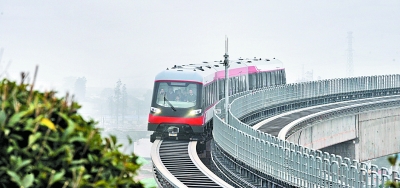 中国首条中低速磁浮铁路将试运行 采用环抱式设计