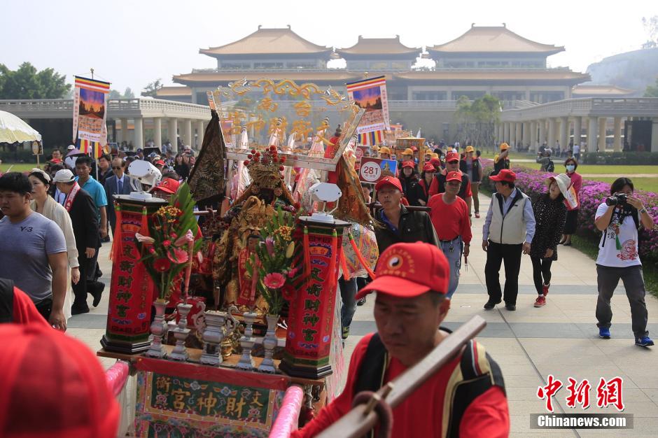 圣诞节高雄举行“神明”联谊会