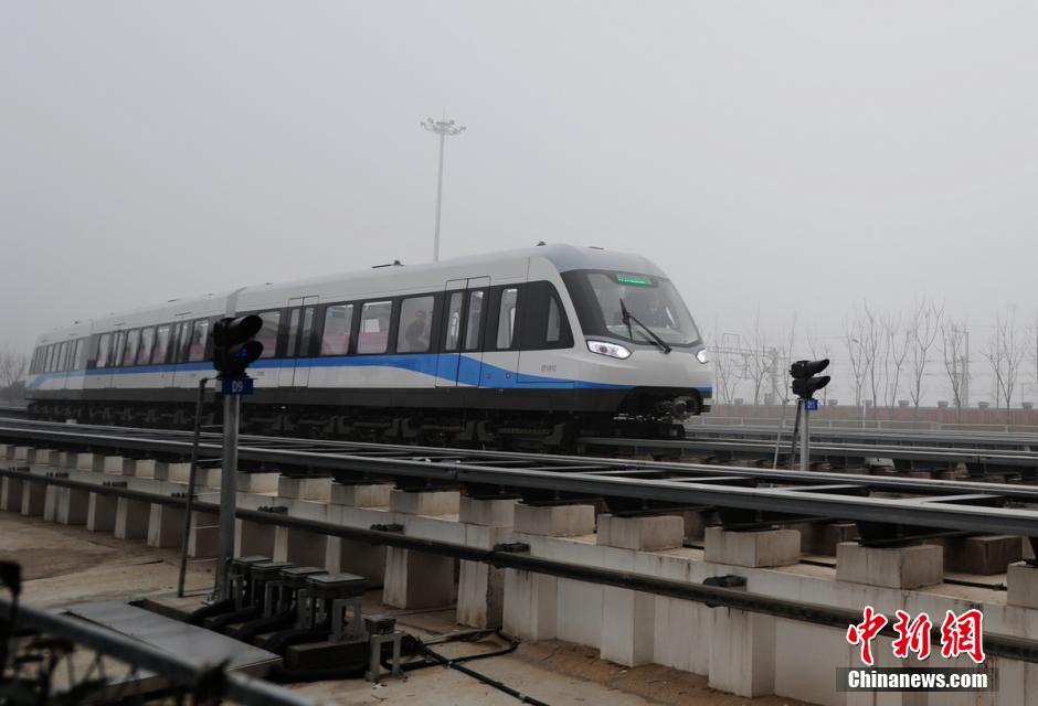 中国首条自主磁悬浮中低速铁路试运行 最高时速100公里