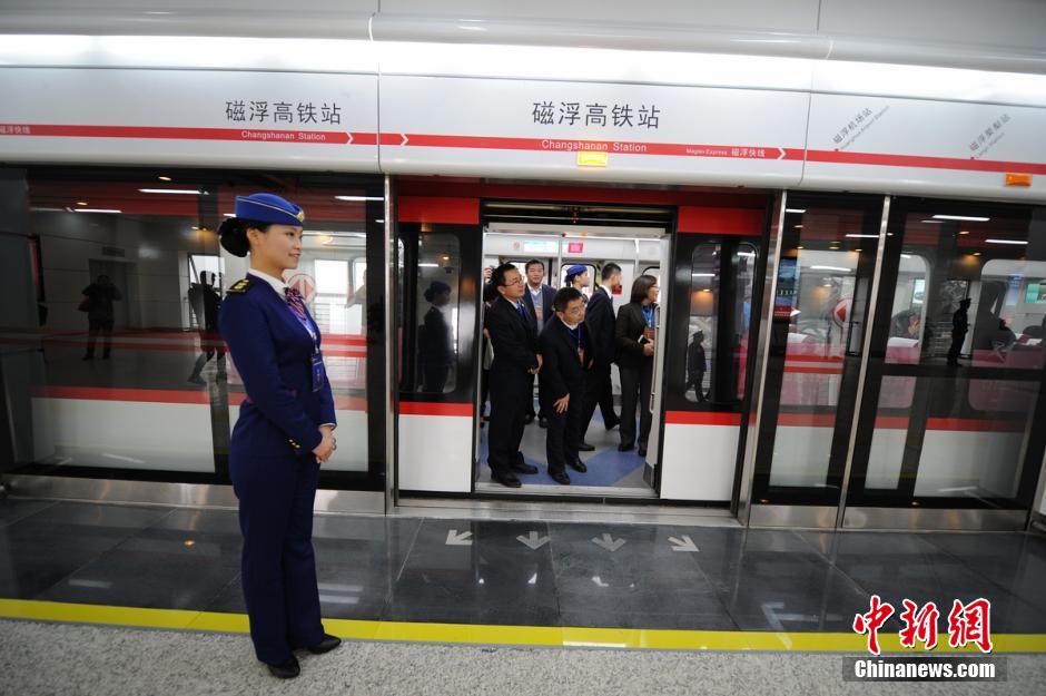 中国首条自主磁悬浮中低速铁路试运行 最高时速100公里